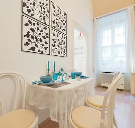 Kiraly Apartment